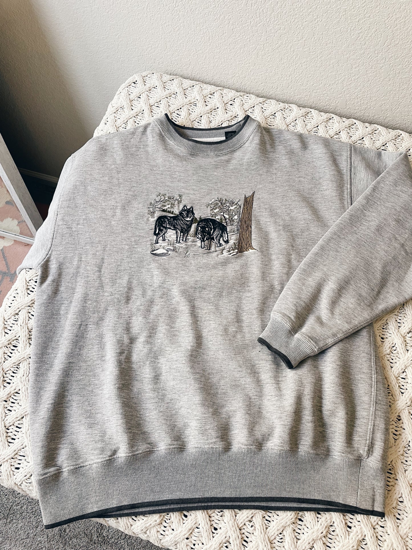 Vintage Embroidered Wolf Crew (L)