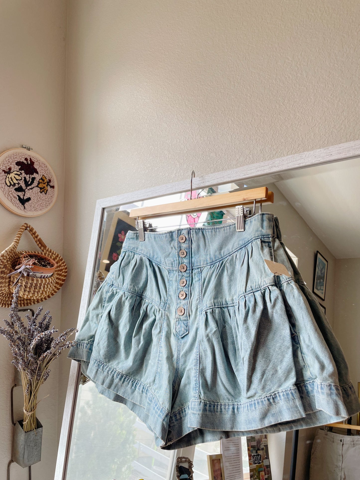 Free People Fleur Denim Shorts - NEW (M)