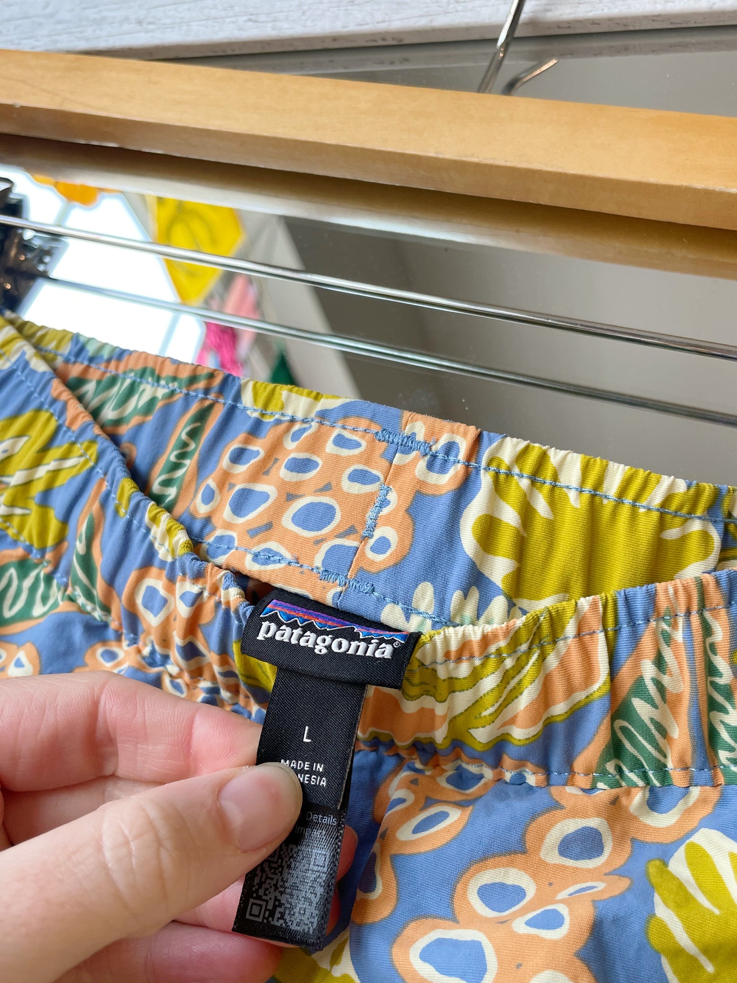 Patagonia Barely Baggies Shorts (L)