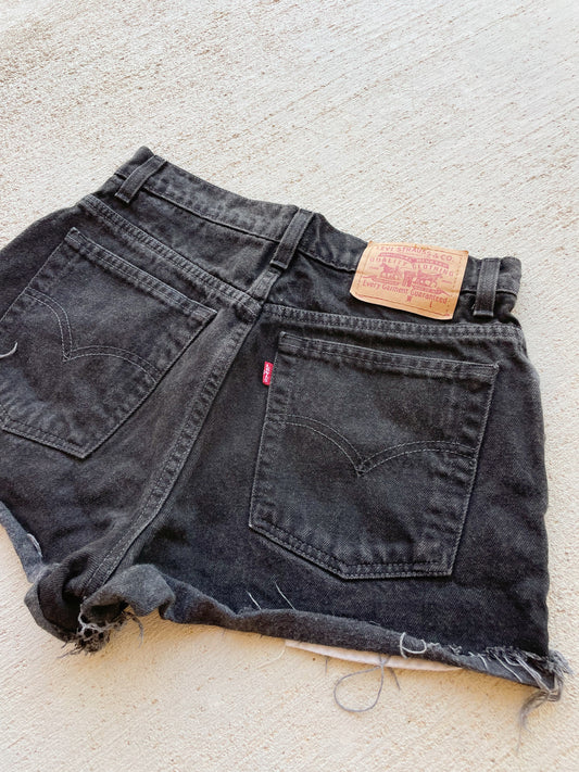 Vintage 1998 Levi's Black Denim Shorts (28)