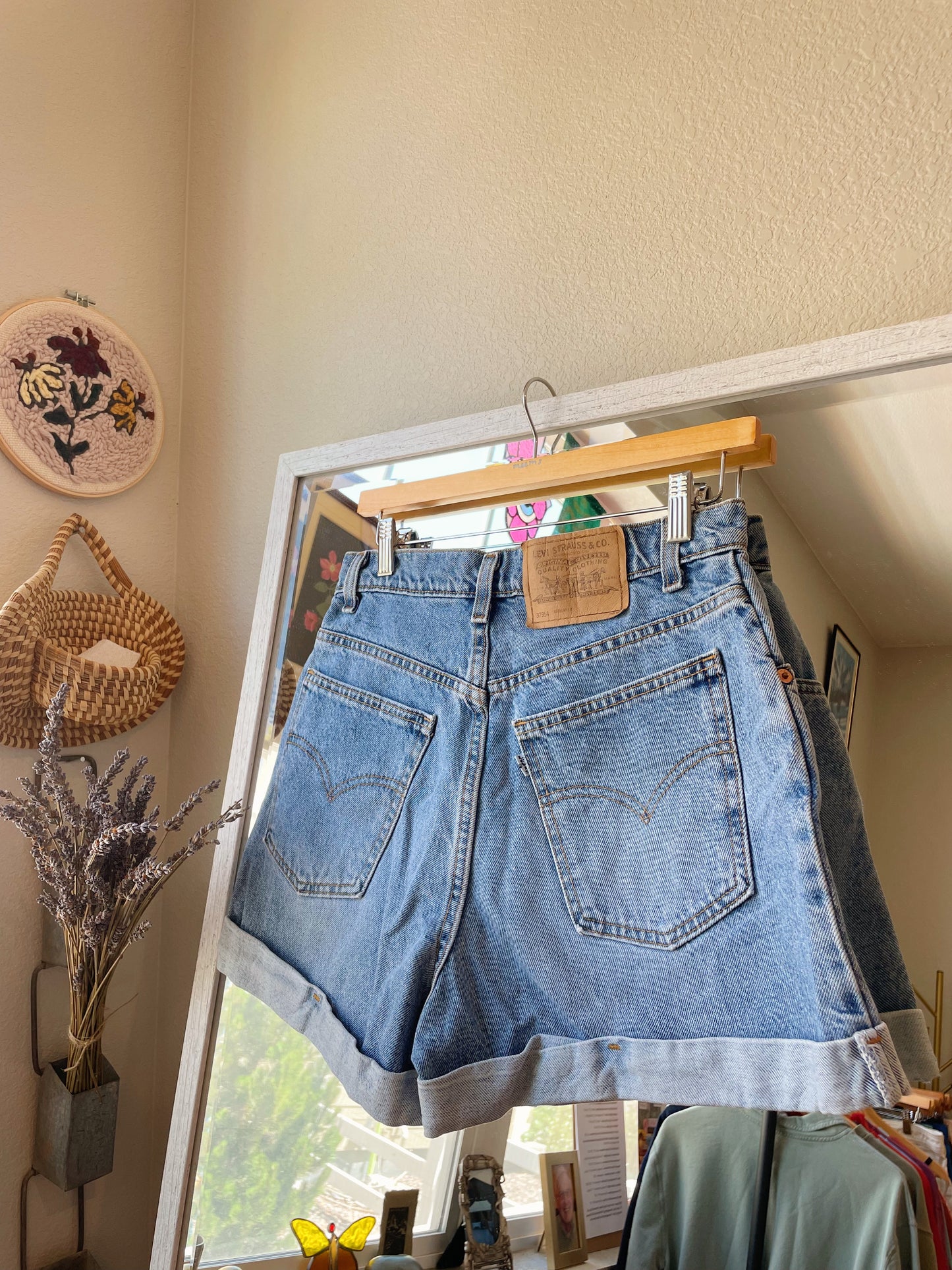 Vintage 1997 Levi's White Tab Shorts (28)