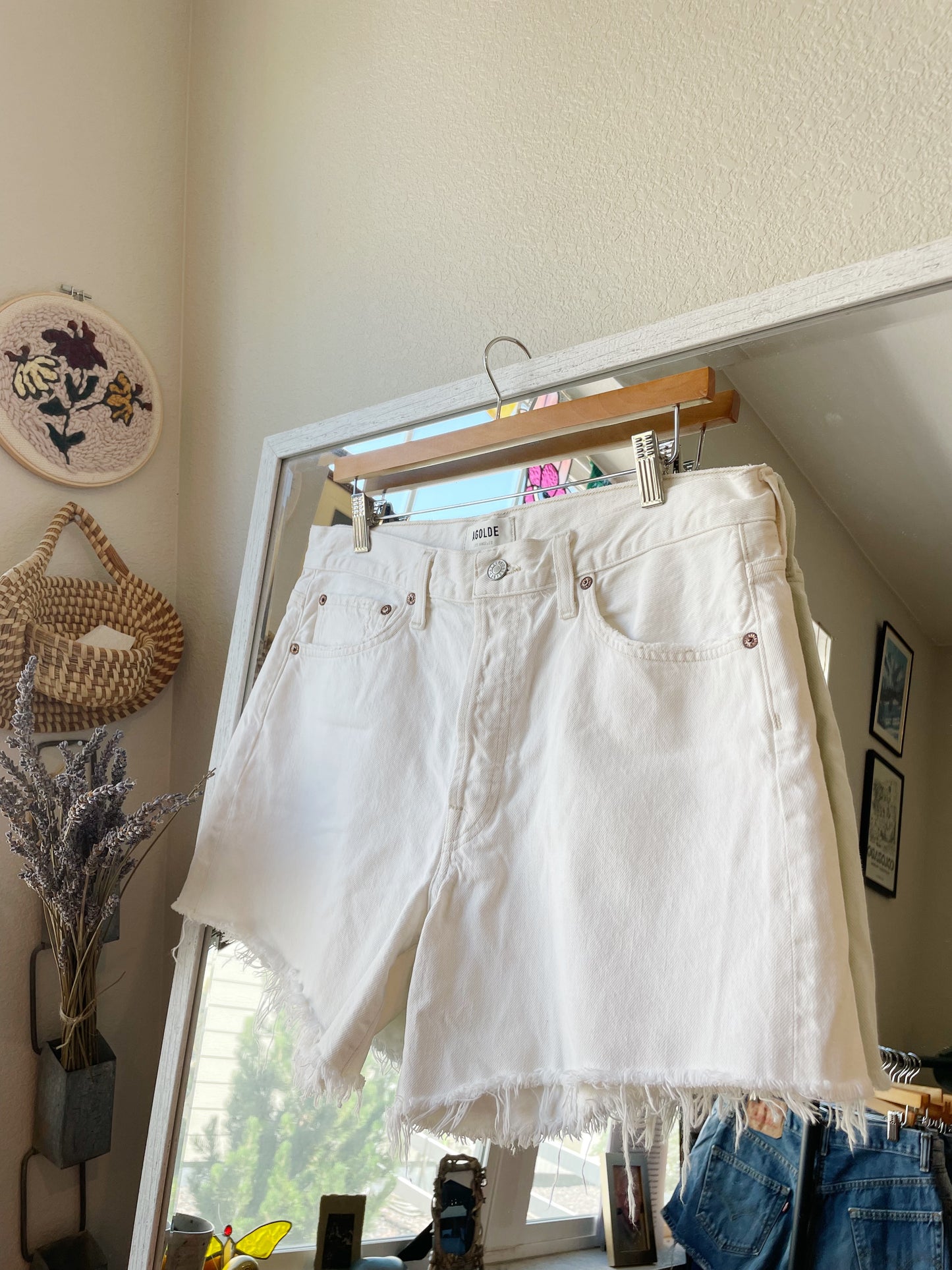 Agolde White Denim Shorts (29/32)