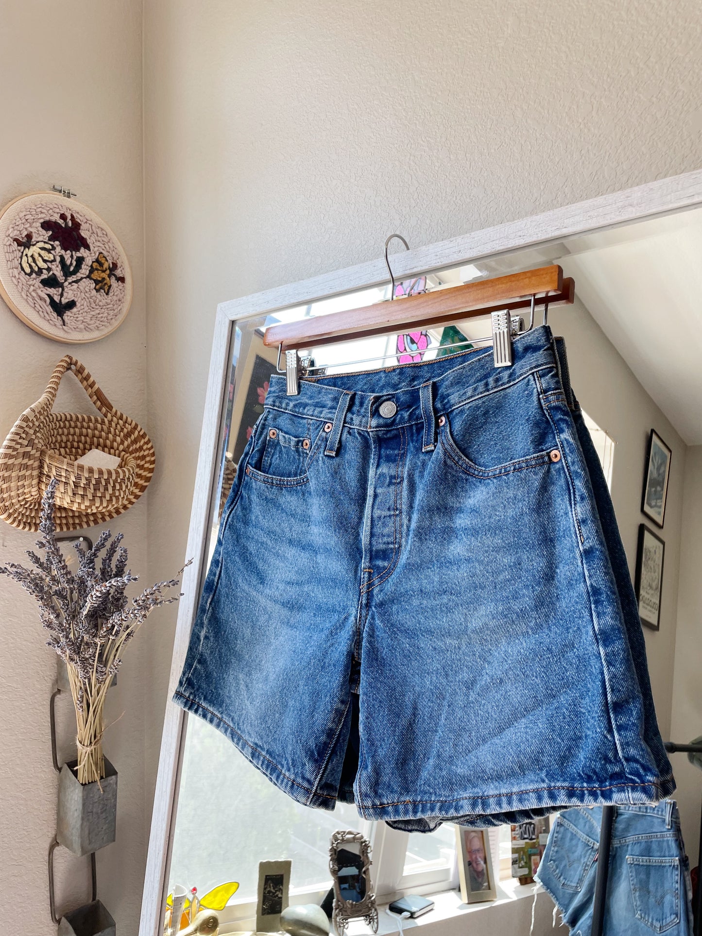 Levi's 501 Mid Rise Button Fly Shorts (26)