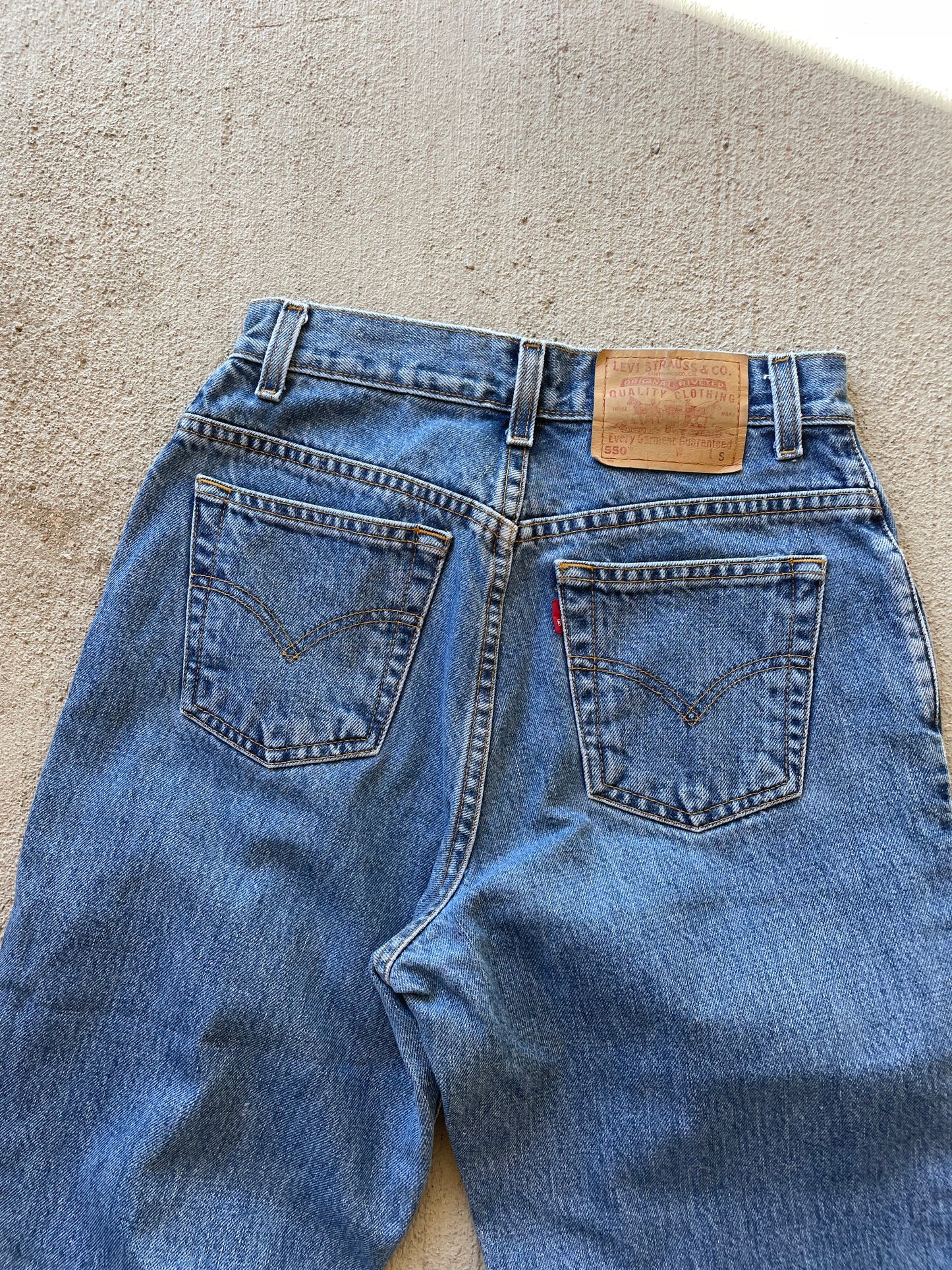 Vintage 1999 Levi 550 Tapered Leg Jeans (26)