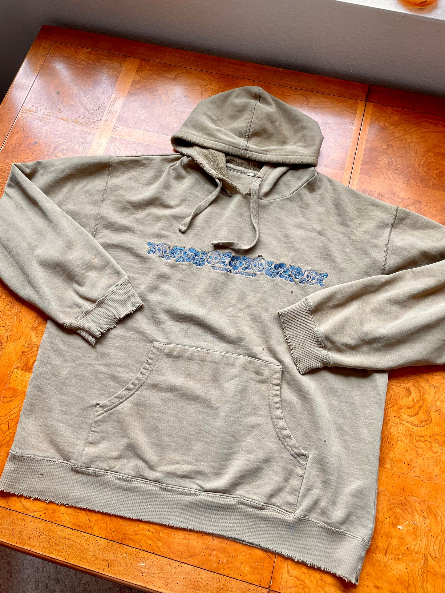 Vintage Embroidered Telluride Bluegrass Hoodie (XL)