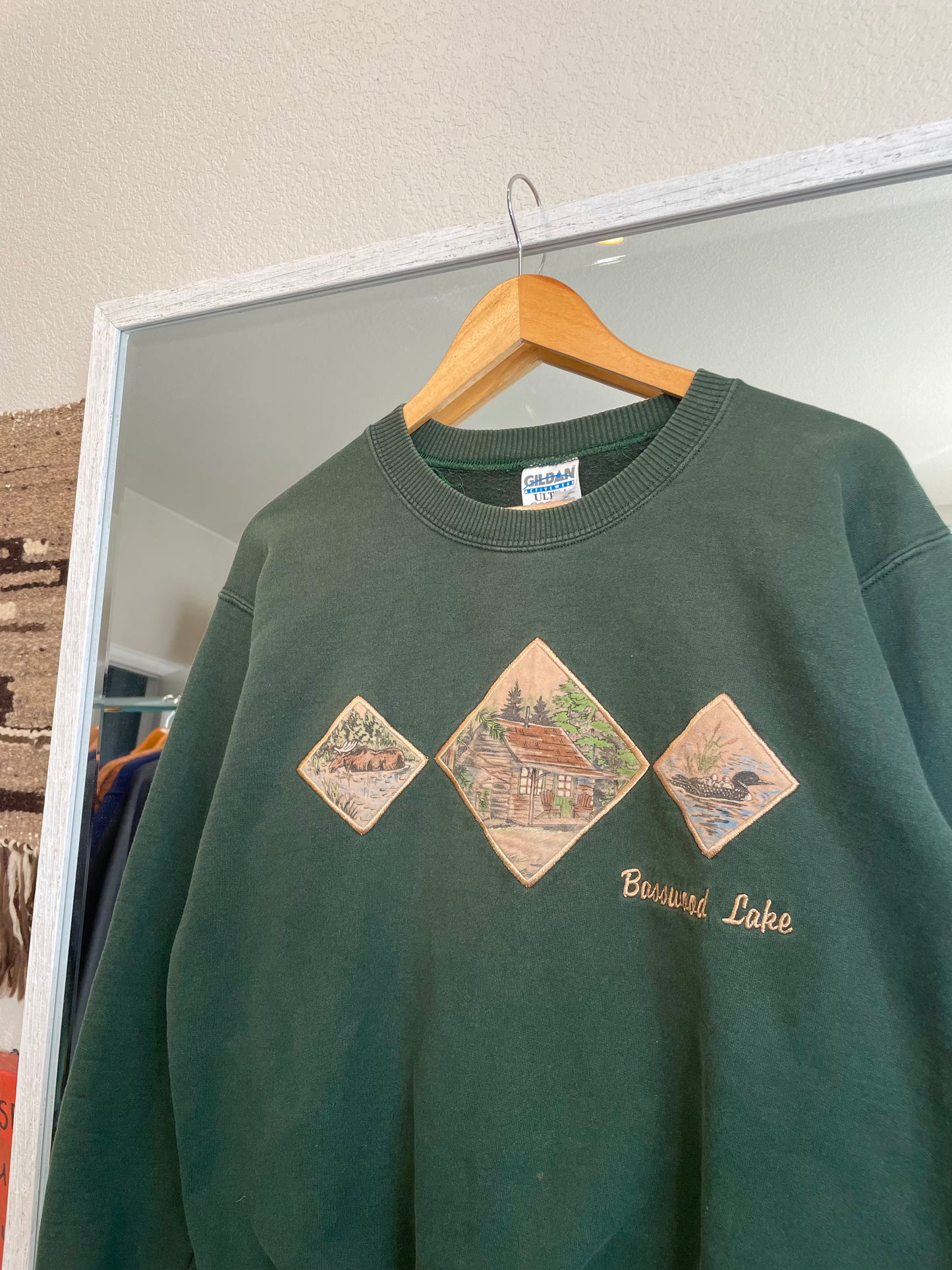 Vintage Basswood Lake Crewneck (M)