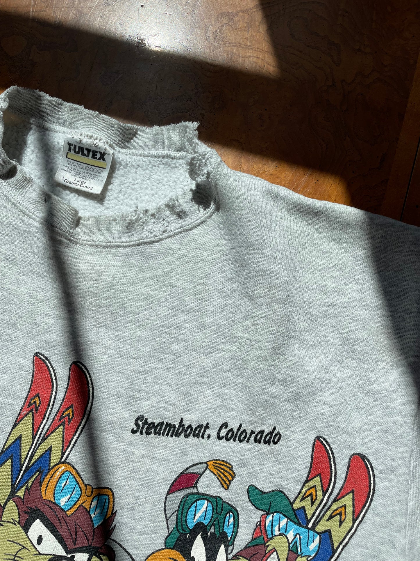 Vintage 1996 Steamboat Looney Tunes Crewneck (L)