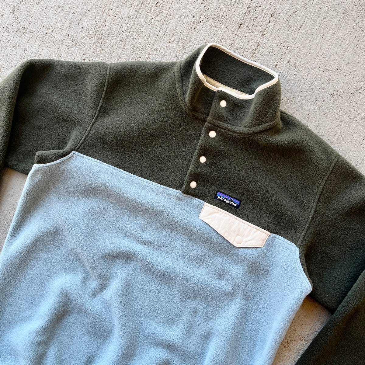 Patagonia Forest Green & Sky Blue Snap T Fleece (L)