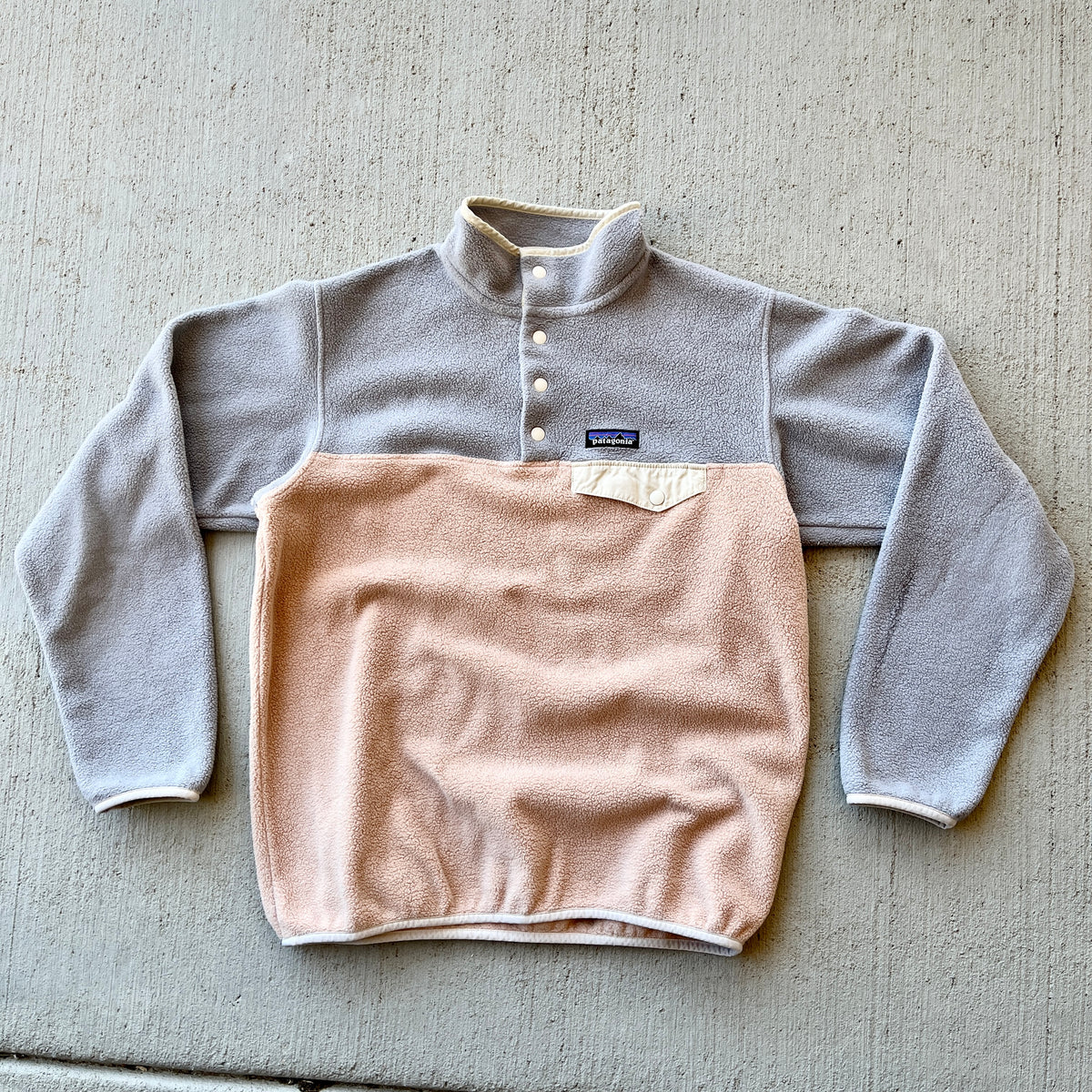 Patagonia Grey & Peach Snap T Fleece (M)