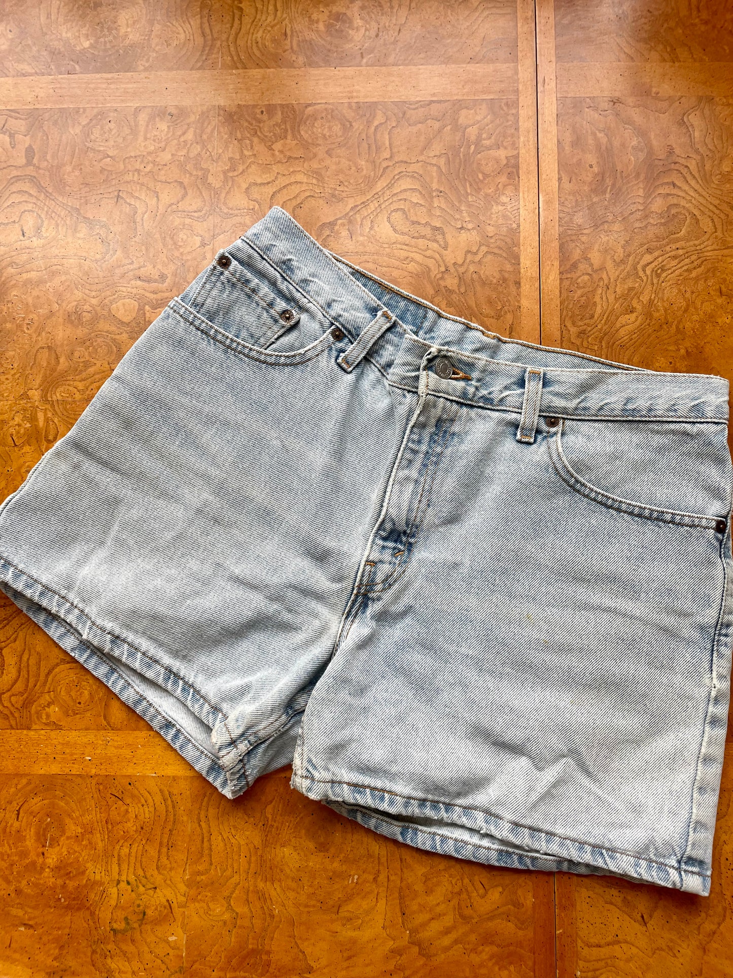 Vintage Levi Shorts (32)