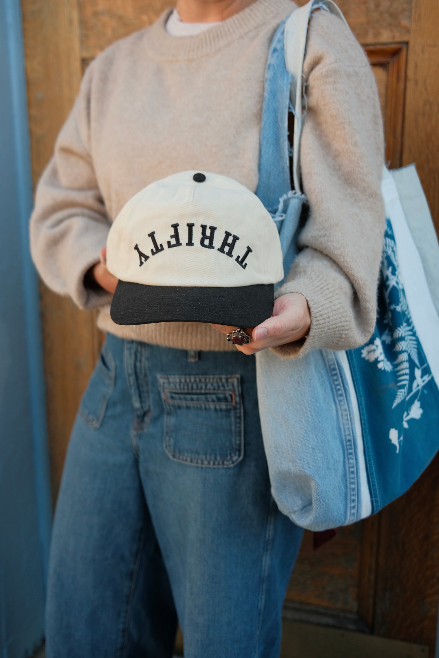 Thrifty Spellout Hat - black