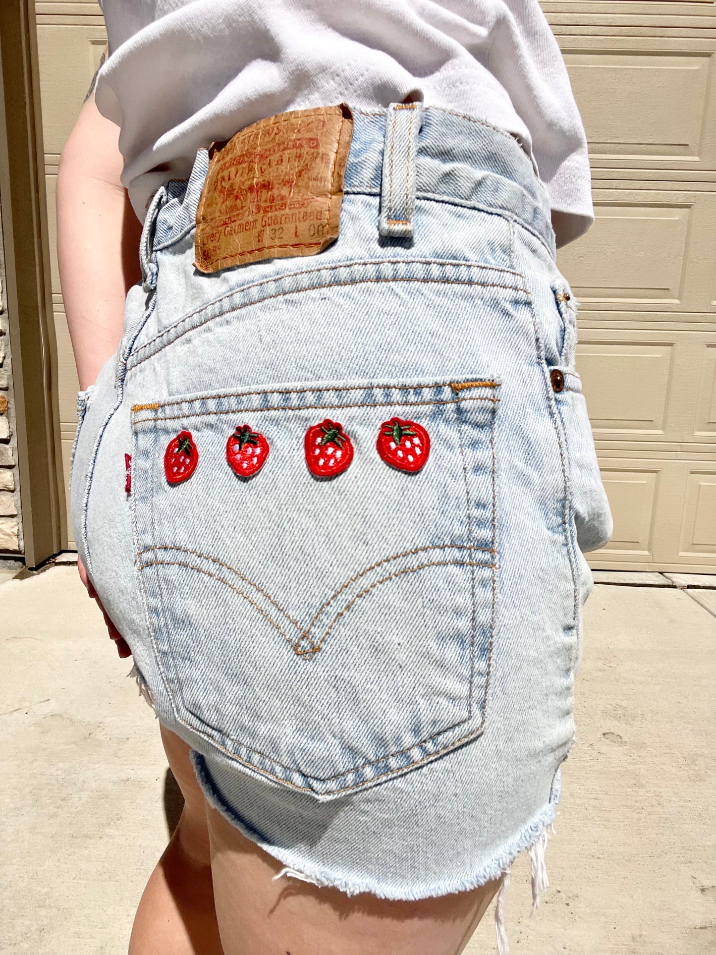 Vintage Levi Strawberry Shorts (30)