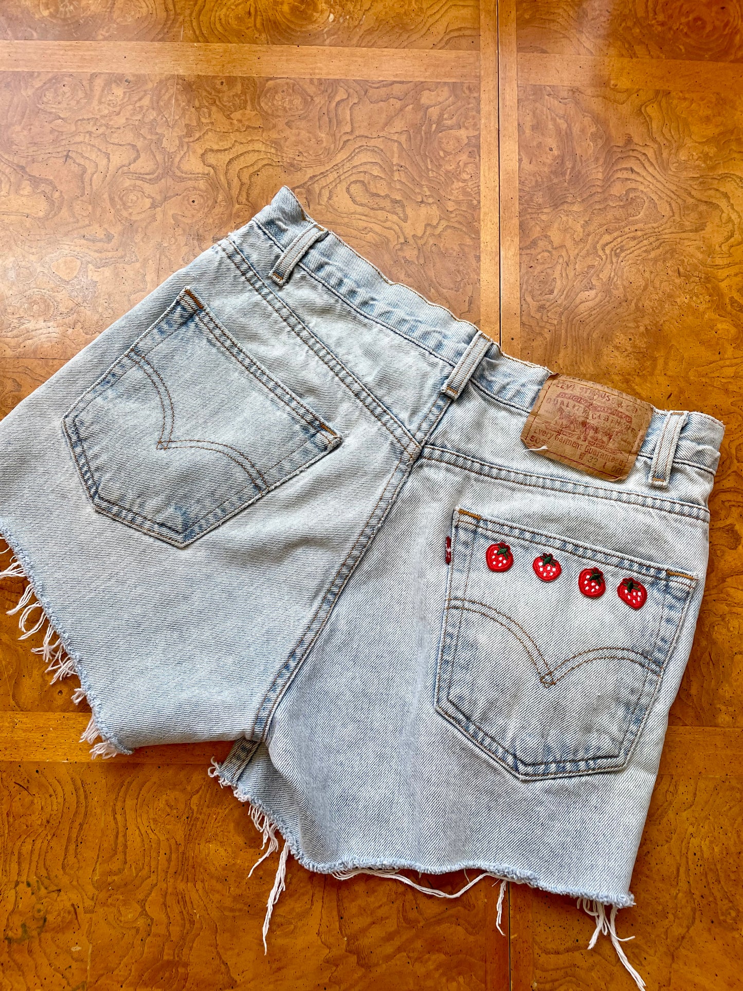 Vintage Levi Strawberry Shorts (30)