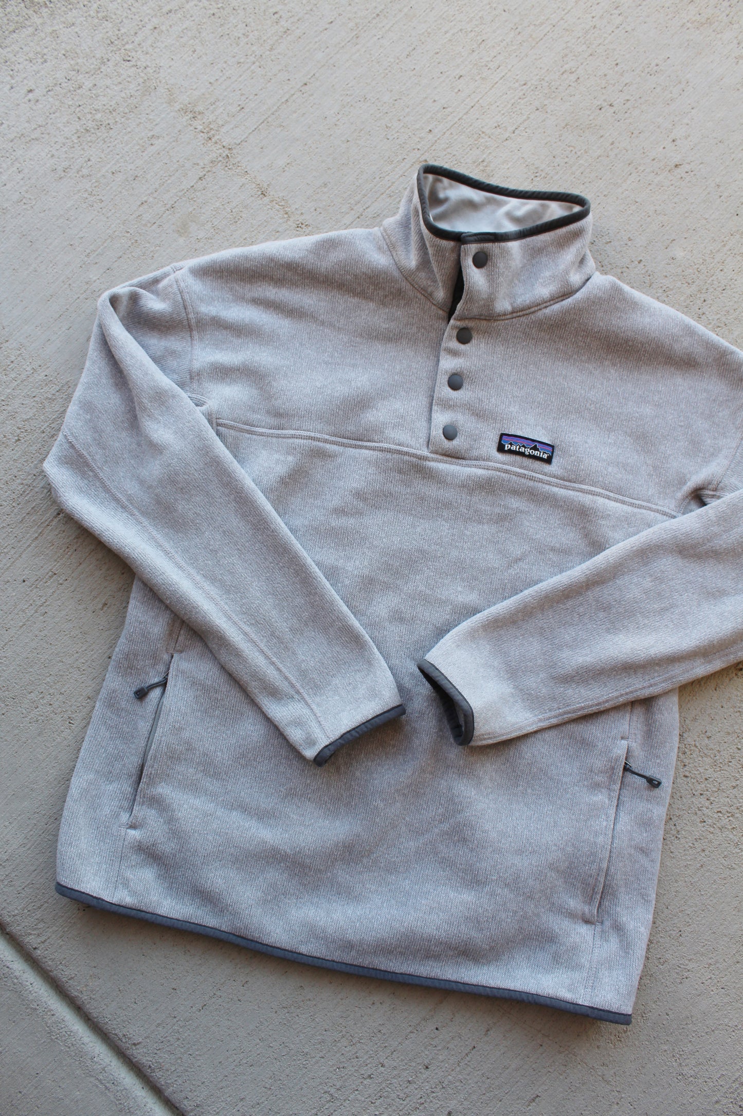 Patagonia Grey Snap Tee Fleece (L)