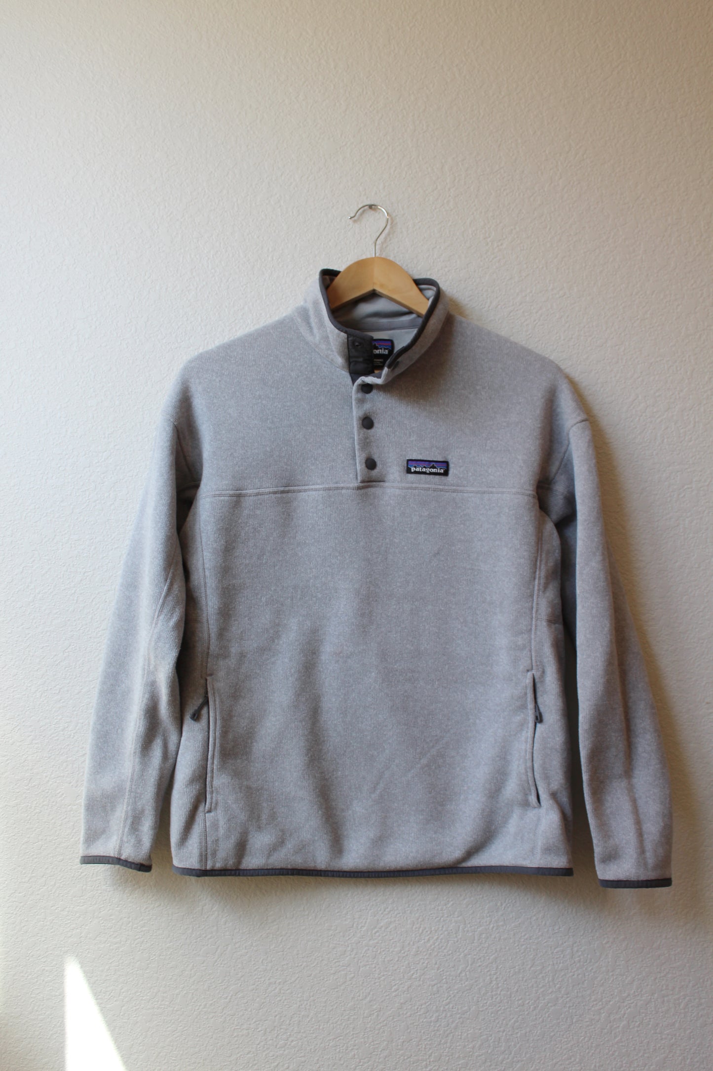 Patagonia Grey Snap Tee Fleece (L)